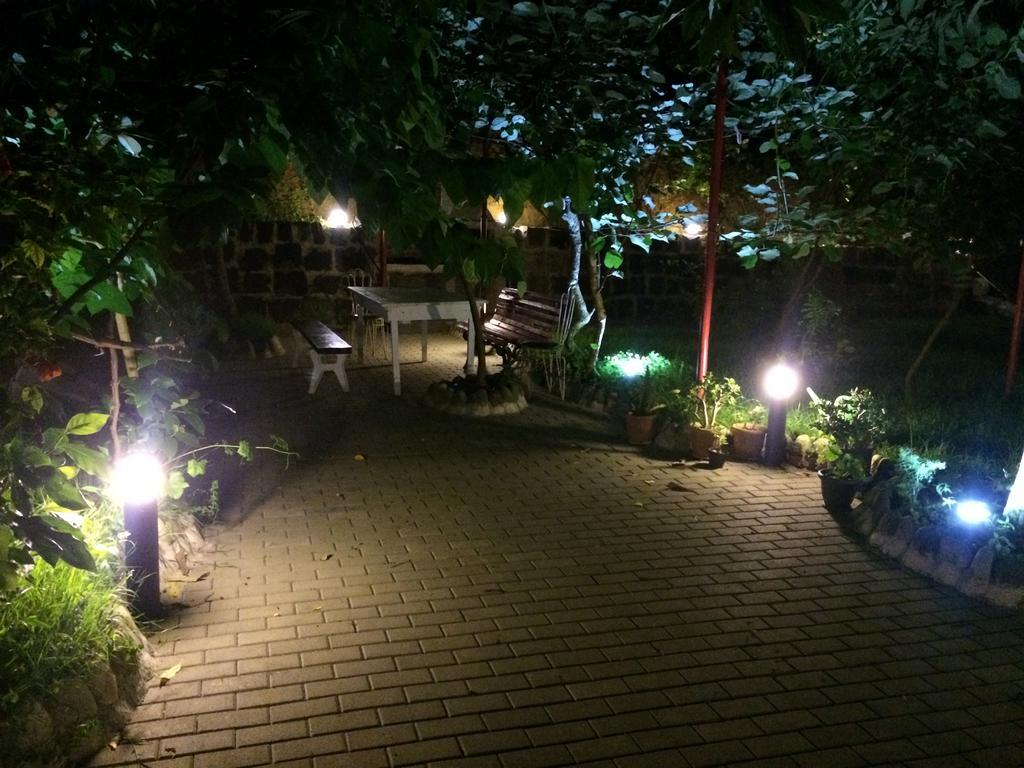 Villa La Familia Makhinjauri Exterior photo