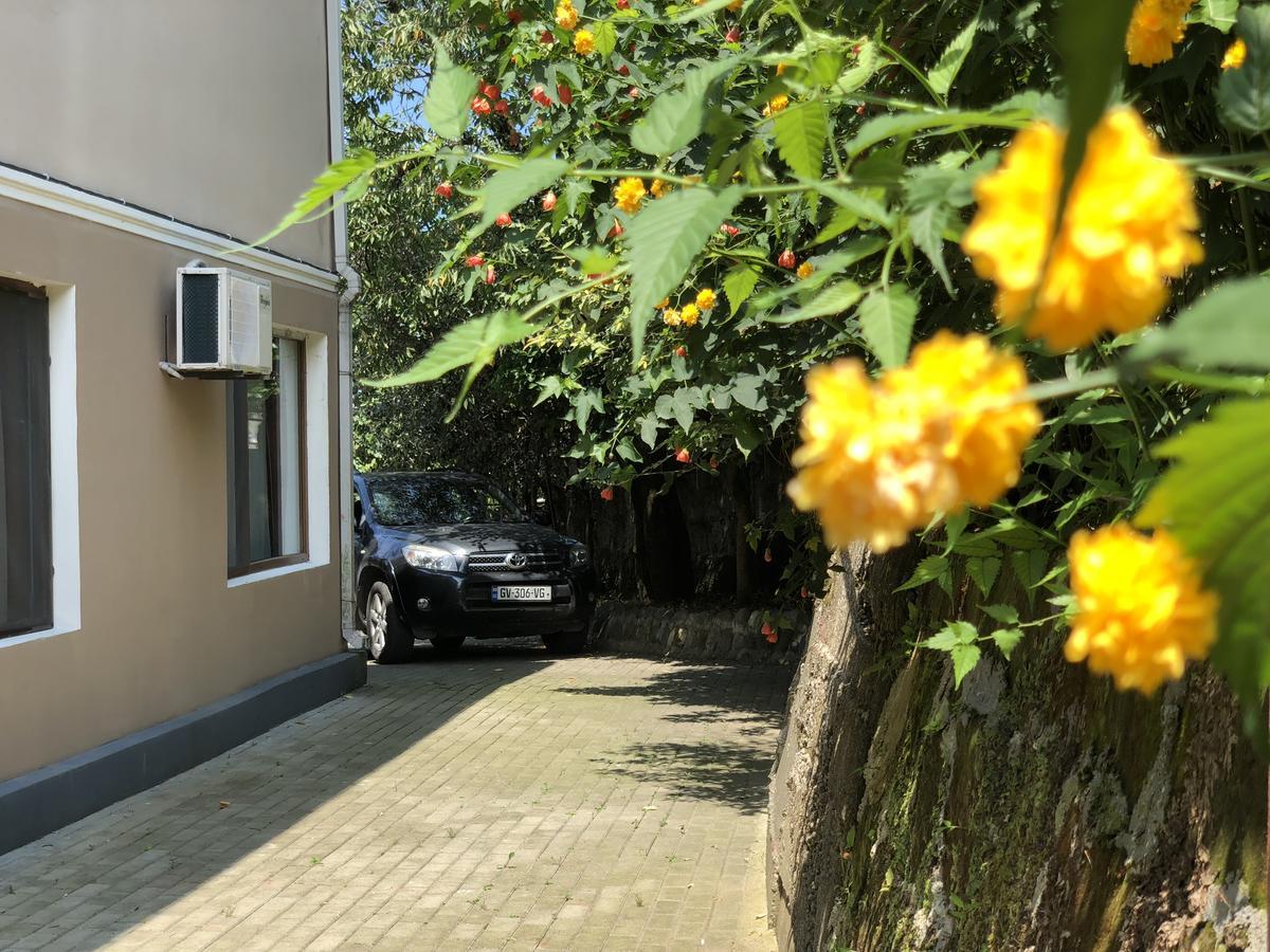 Villa La Familia Makhinjauri Exterior photo